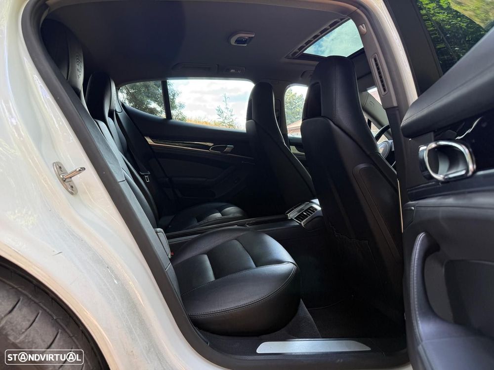 Porsche Panamera - 40