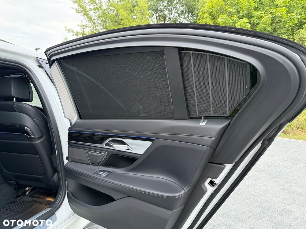 BMW Seria 7 750Li xDrive sport - 16