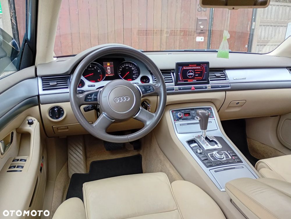 Audi A8 4.2 Quattro - 8