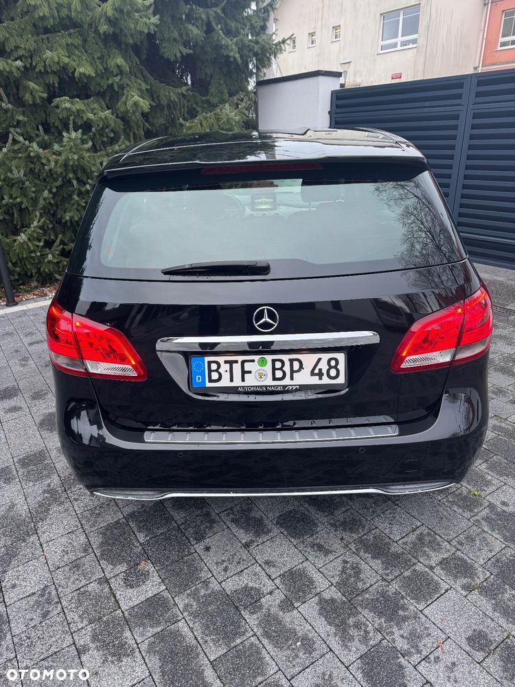 Mercedes-Benz Klasa B 180 Edition - 14