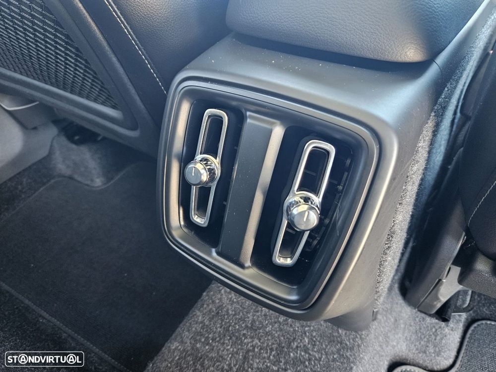 Volvo XC 40 D4 AWD Geartronic Momentum Pro - 41