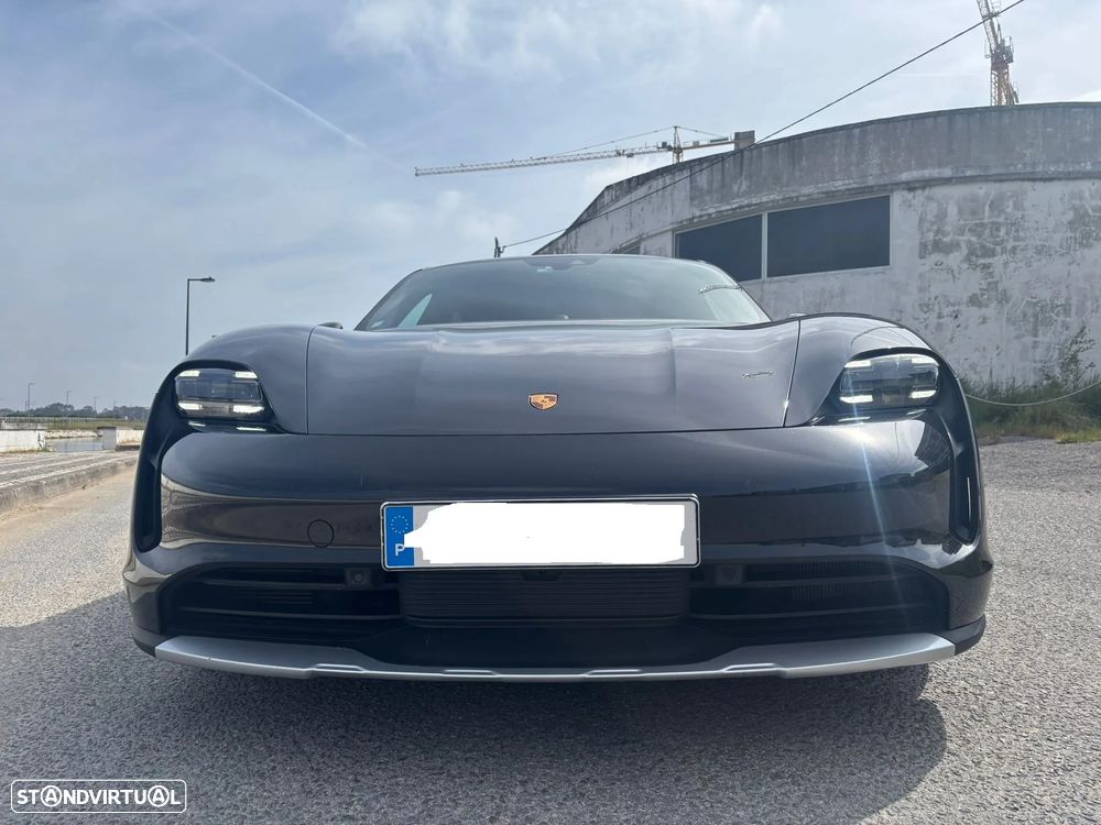Porsche Taycan Cross Turismo 4 - 9