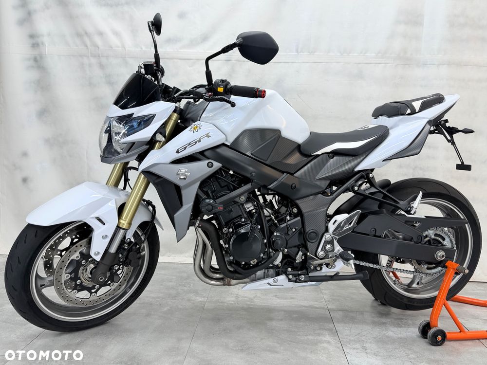 Suzuki GSR - 4