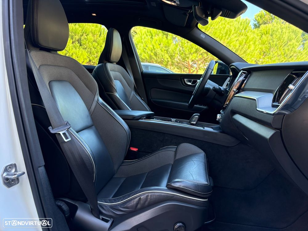Volvo XC 60 2.0 T6 PHEV R-Design AWD - 22
