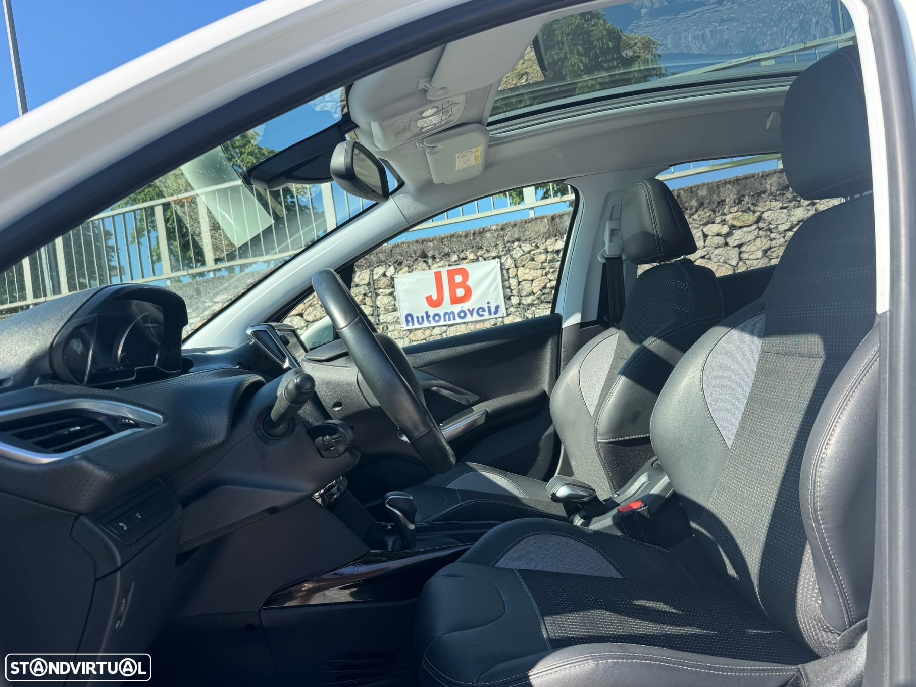 Peugeot 2008 1.2 PureTech Allure EAT6 - 9
