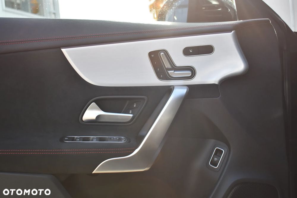 Mercedes-Benz CLA 250 AMG Line 7G-DCT - 14