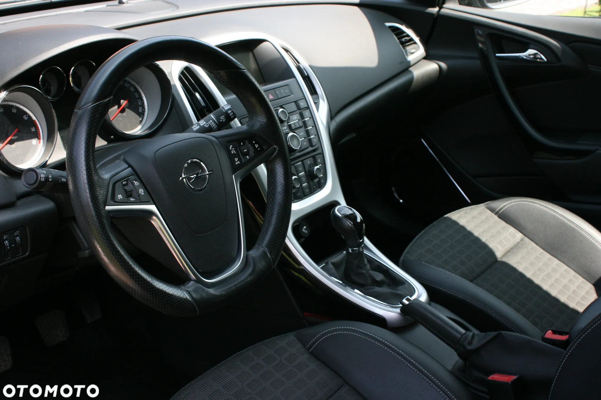 Opel Astra IV GTC 1.4 T Sport - 22