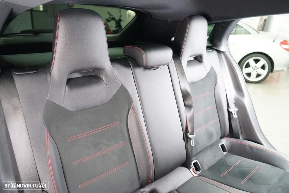 Mercedes-Benz CLA 180 7G-DCT AMG Line - 37
