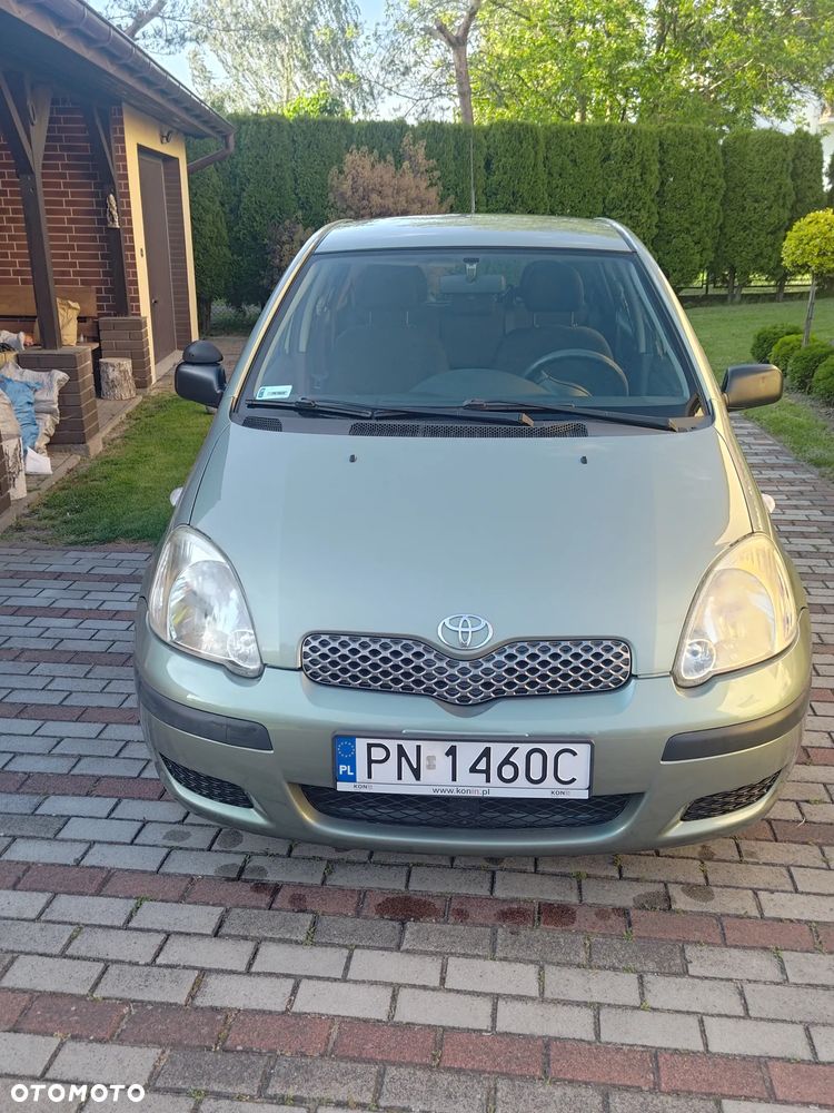 Toyota Yaris 1.0 Base - 1