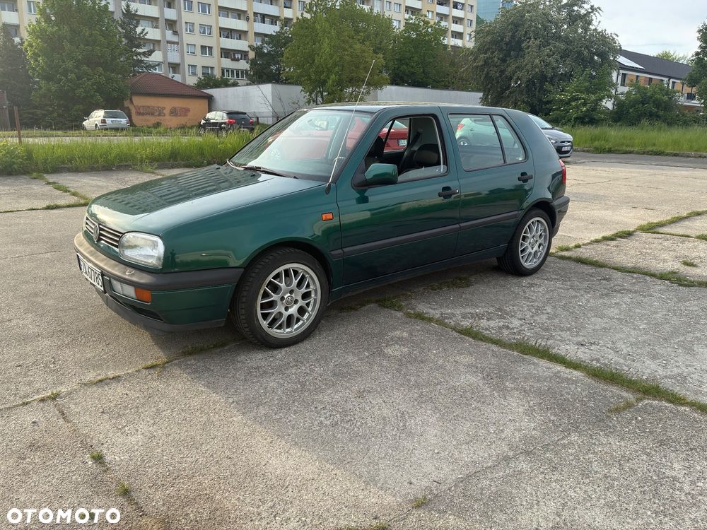 Volkswagen Golf - 2