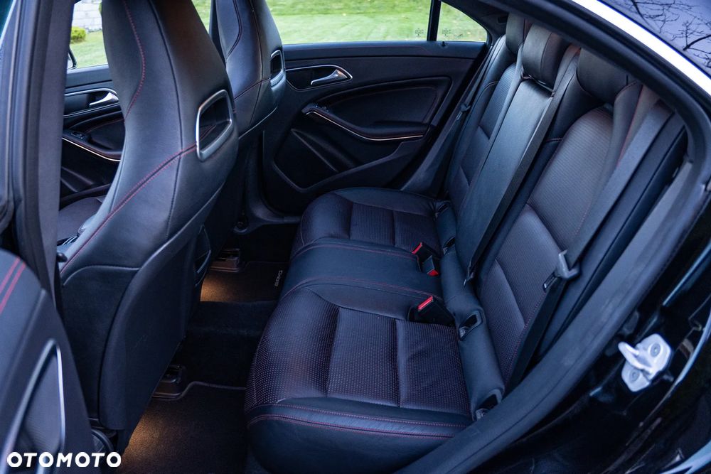 Mercedes-Benz CLA 180 d 7G-DCT AMG Line - 32