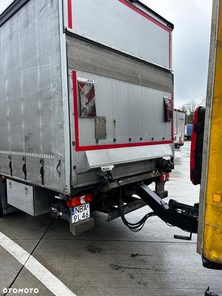 Mercedes-Benz 1832 - 13