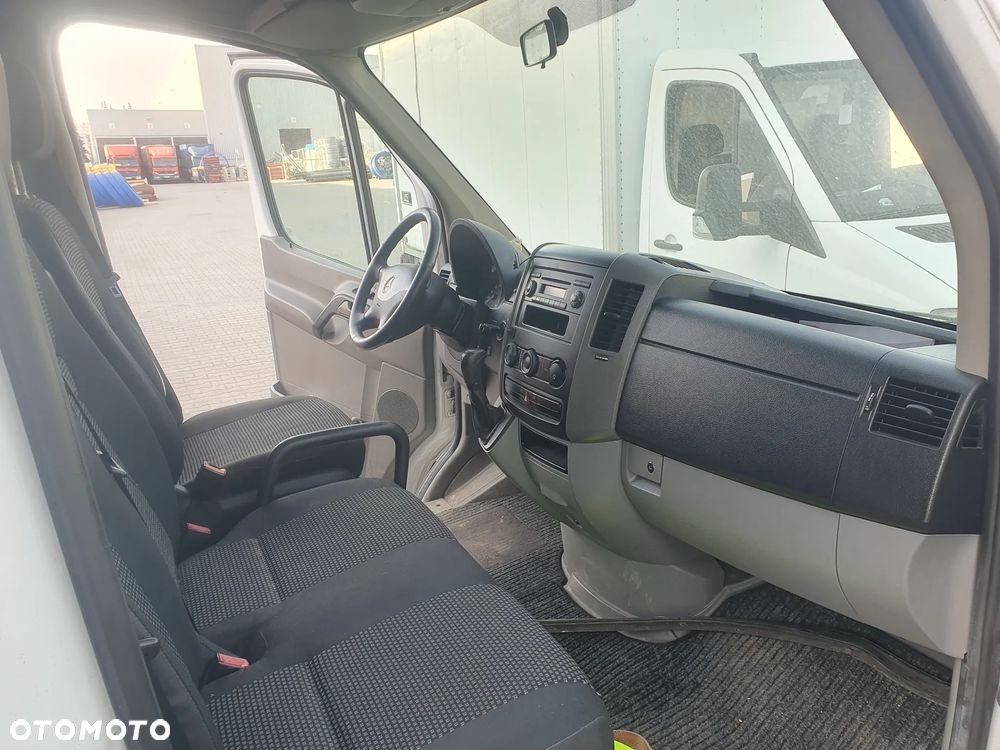 Mercedes-Benz Sprinter - 11