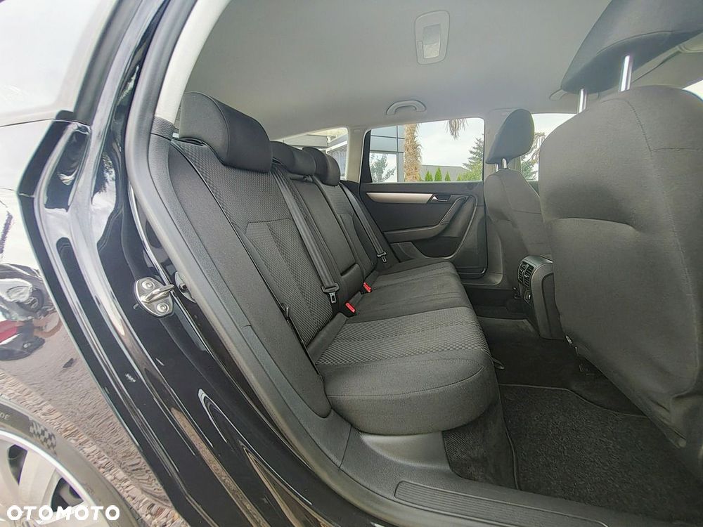 Volkswagen Passat - 30