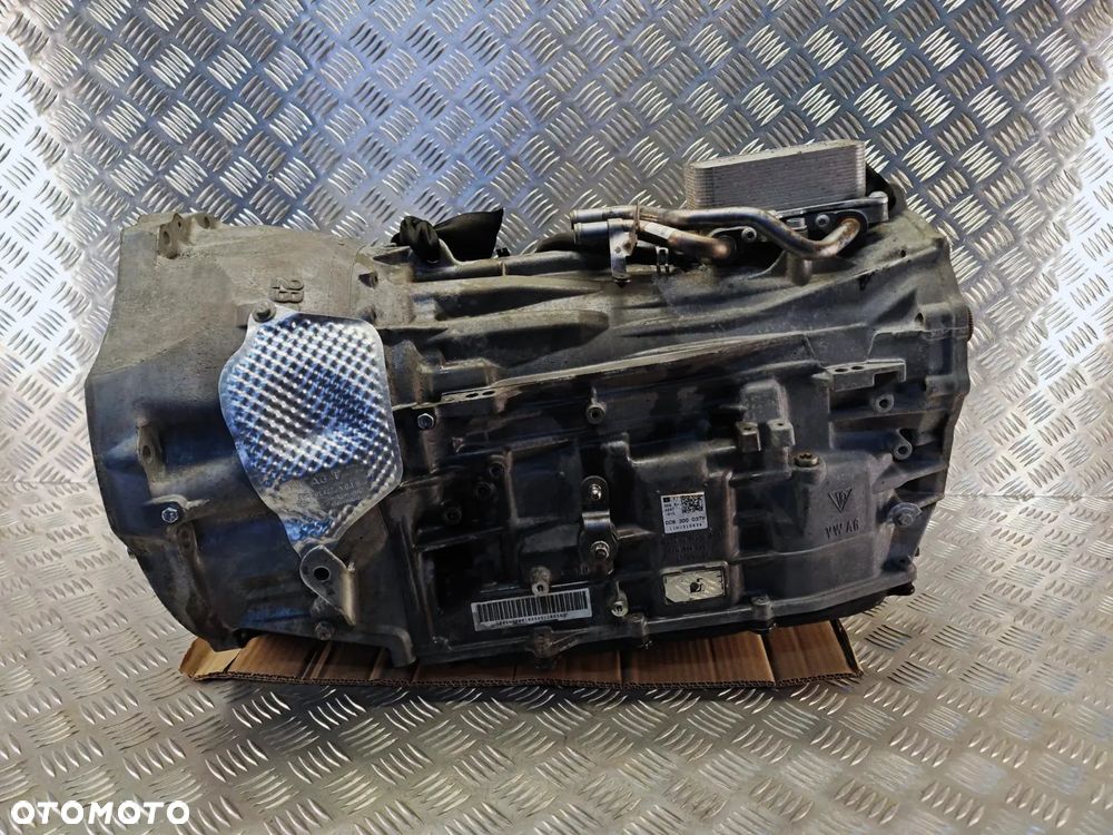 PORSCHE CAYENNE II 10-17R SKRZYNIA BIEGOW NAD 3.0 TDI KOMPLETNA ZE SPRZEGLEM AISIN 0C8300037H 0C8300037 TR-81SD AUTOMAT 8 BIEGOW - 1