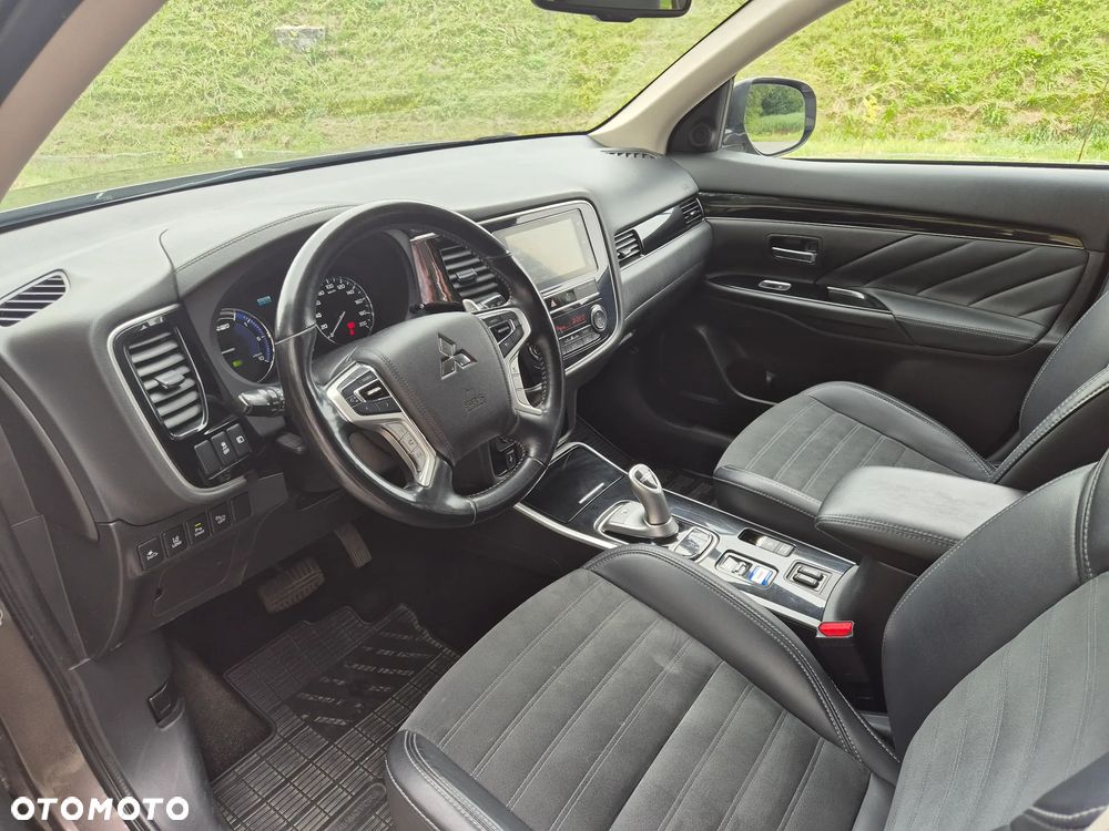 Mitsubishi Outlander - 14