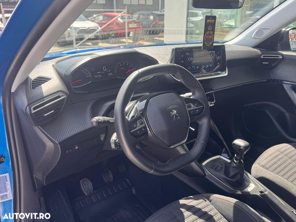 Peugeot 2008 1.2 L PureTech STT Allure - 17