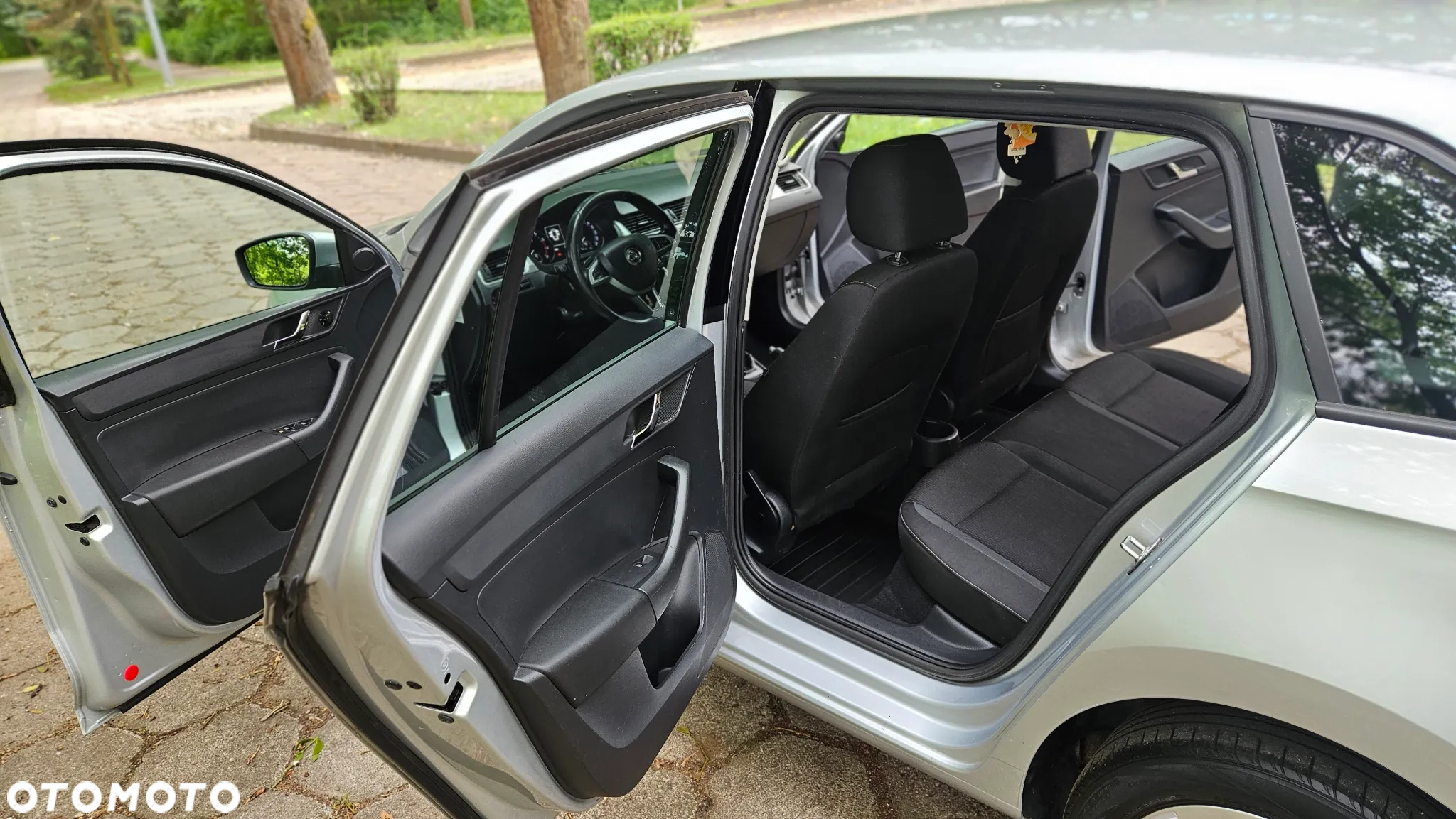 Skoda RAPID 1.2 TSI Ambition - 12