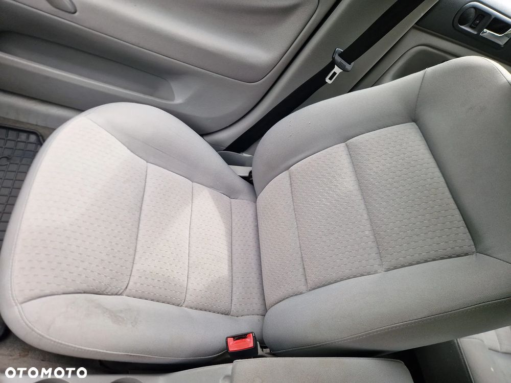 Volkswagen Passat 1.6 - 10