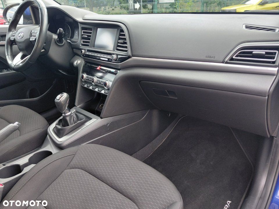 Hyundai Elantra - 11