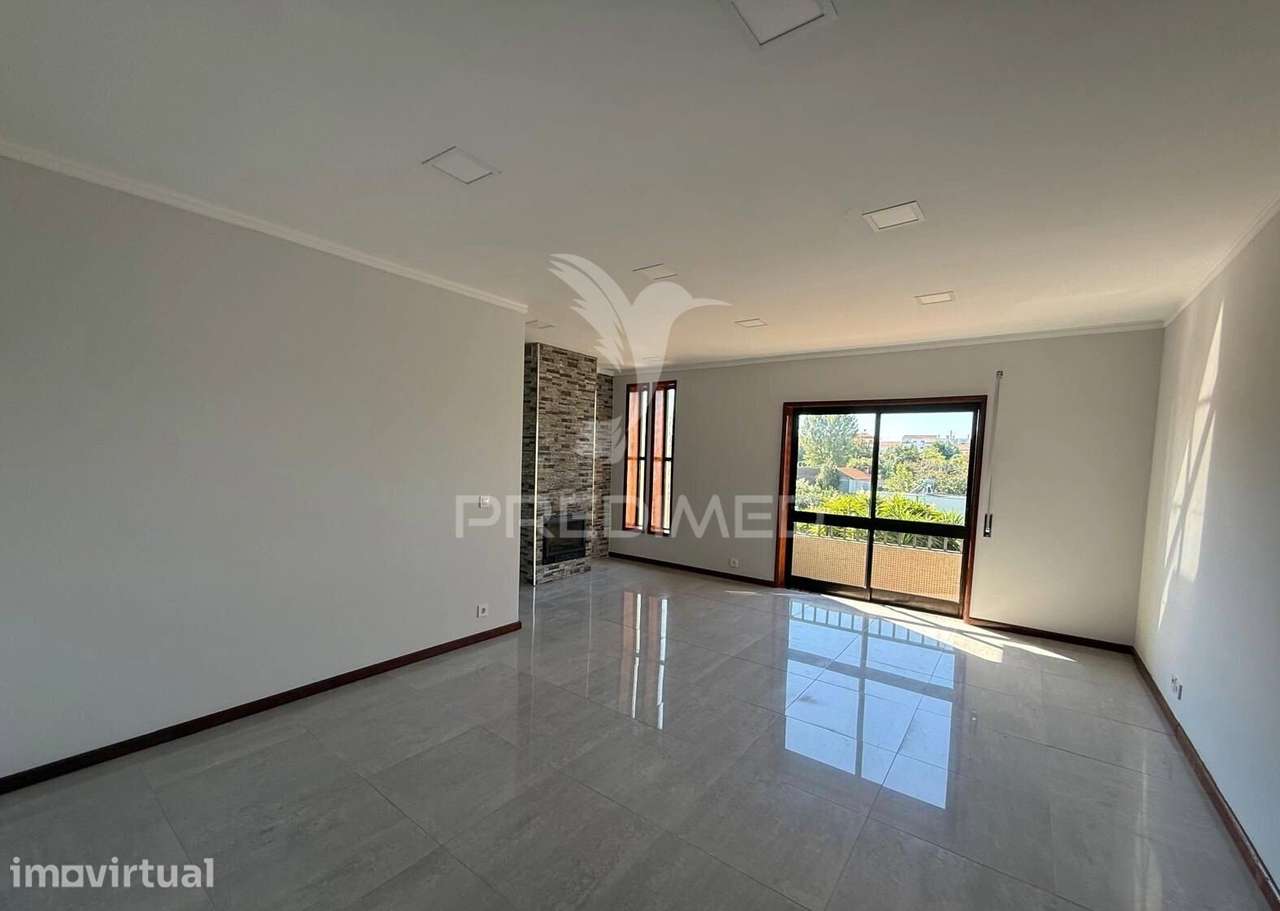T3 com Suíte, Garagem e Arrumos em Paços de Brandão - Grande imagem: 4/13