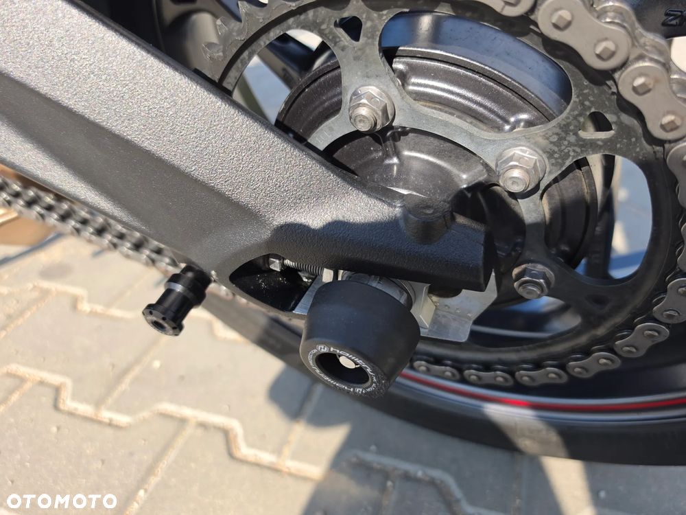 Triumph Street Triple - 16