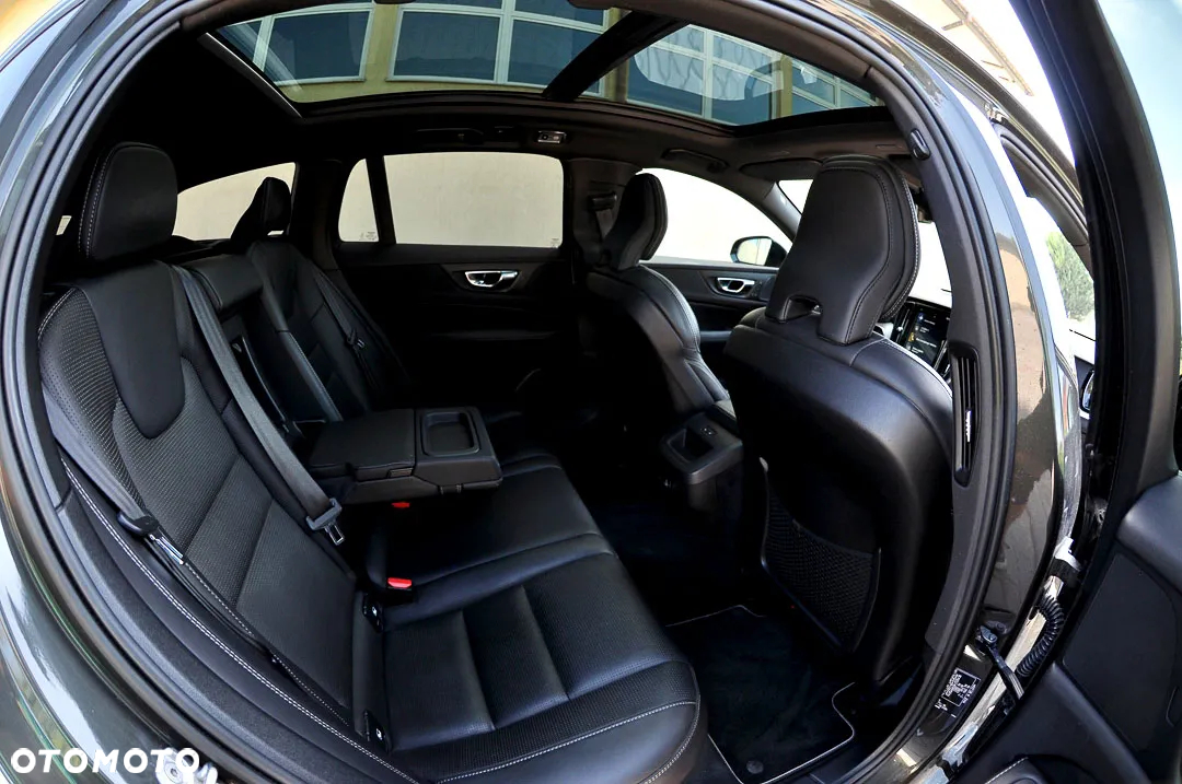 Volvo V60 D4 Geartronic R-Design - 29