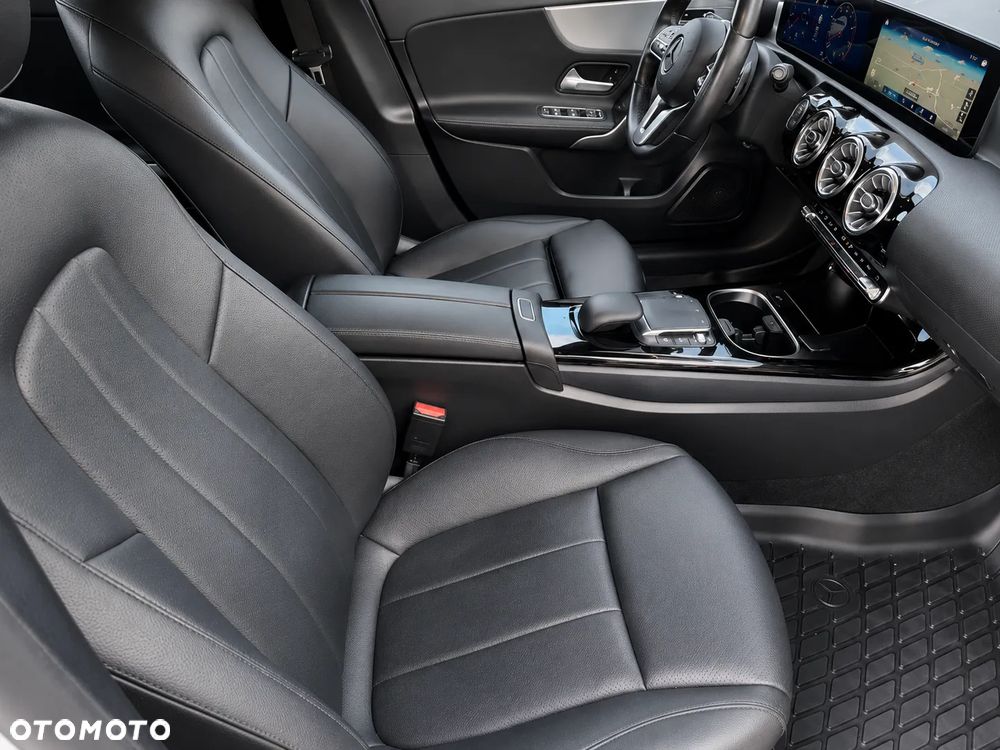 Mercedes-Benz Klasa A 220 4-Matic 7G-DCT - 13