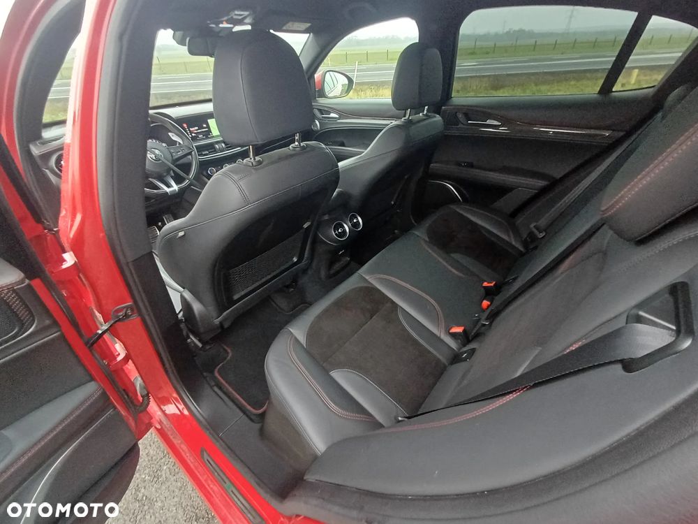 Alfa Romeo Stelvio V6 2.9 Bi-Turbo AT8-Q4 Quadrifoglio - 31