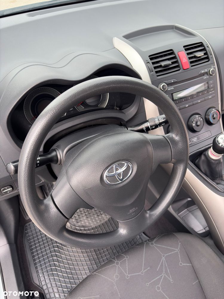 Toyota Auris 1.33 VVT-i Entry - 12