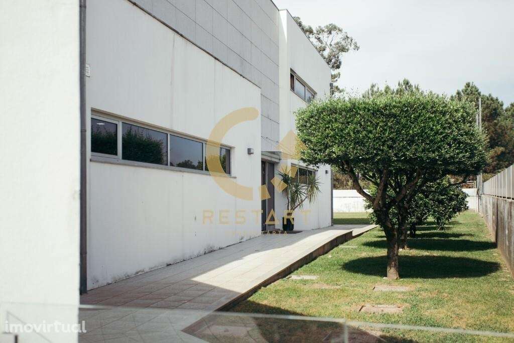 Moradia T5 de 2 pisos, amplos espaços e área exterior - Grande imagem: 4/60