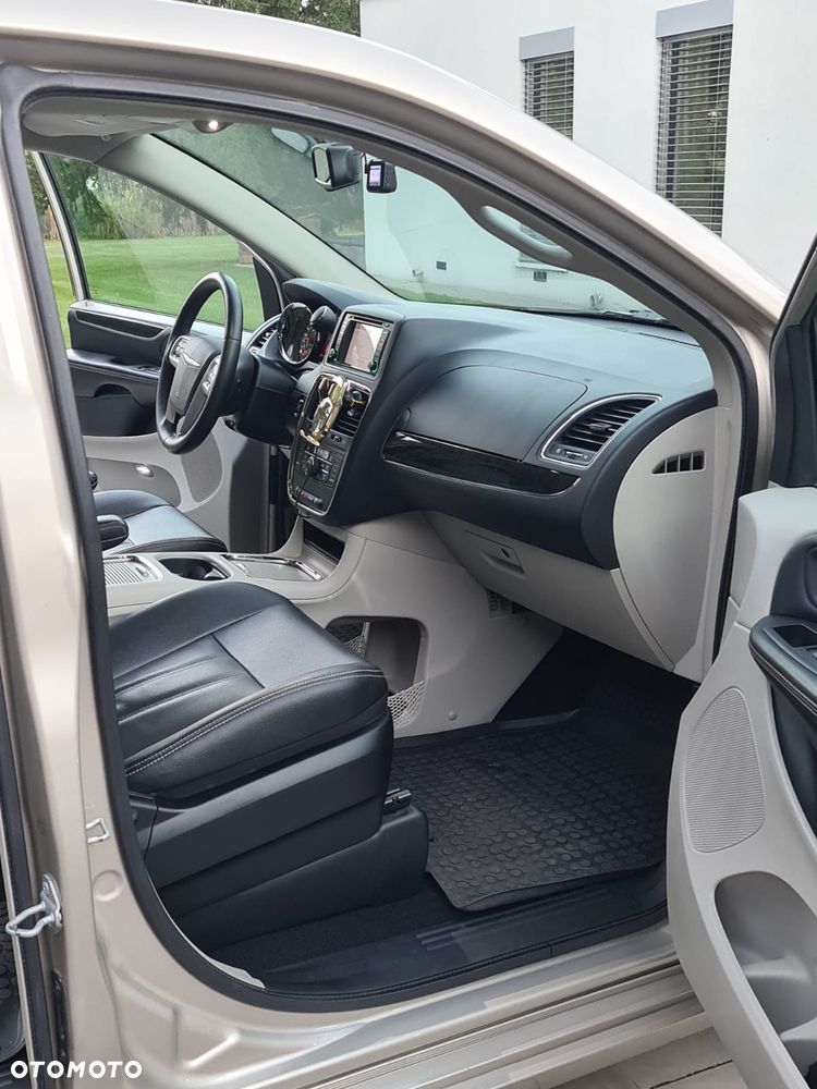 Chrysler Town & Country 3.6 Touring - 22