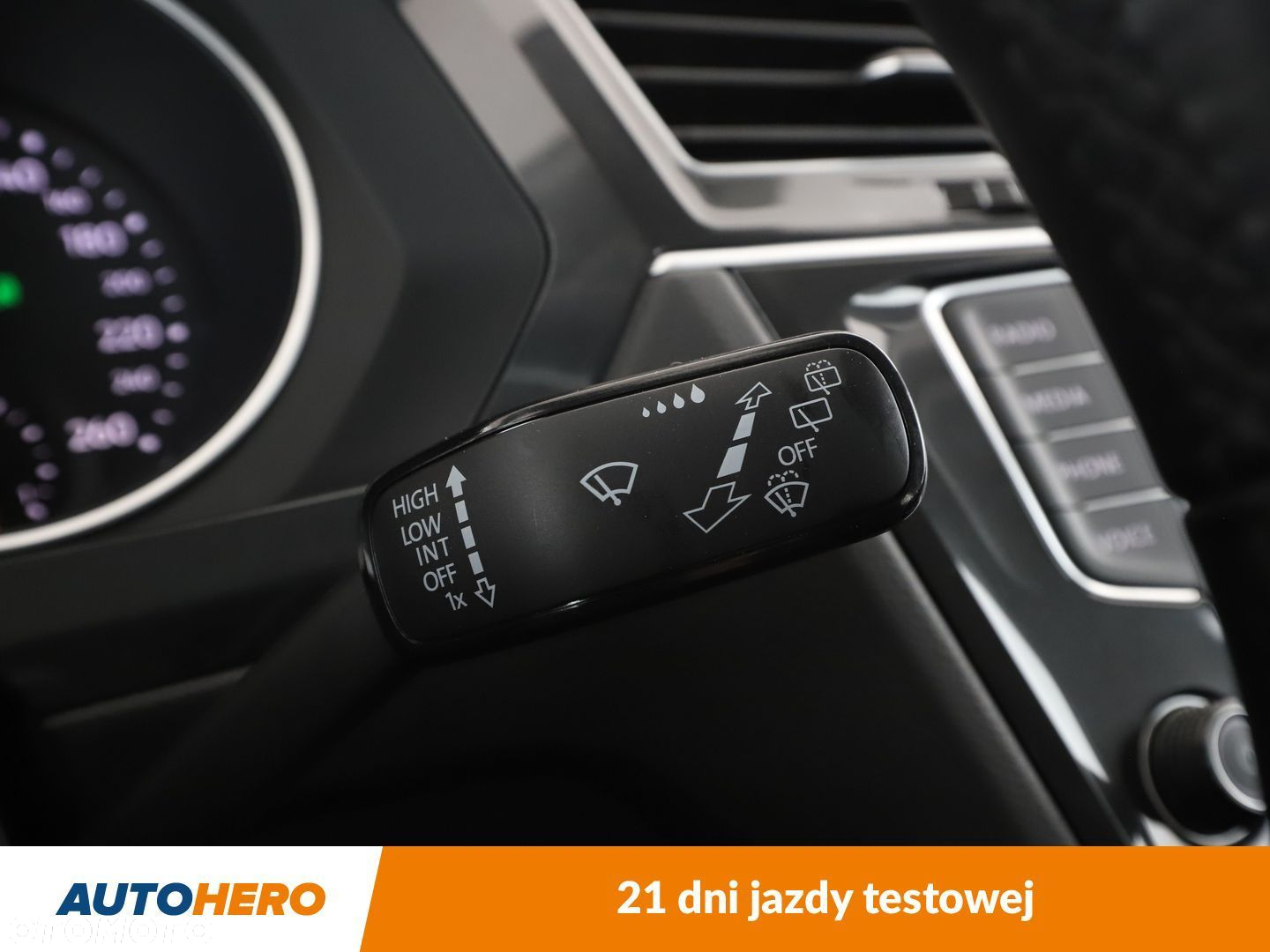 Volkswagen Tiguan - 32