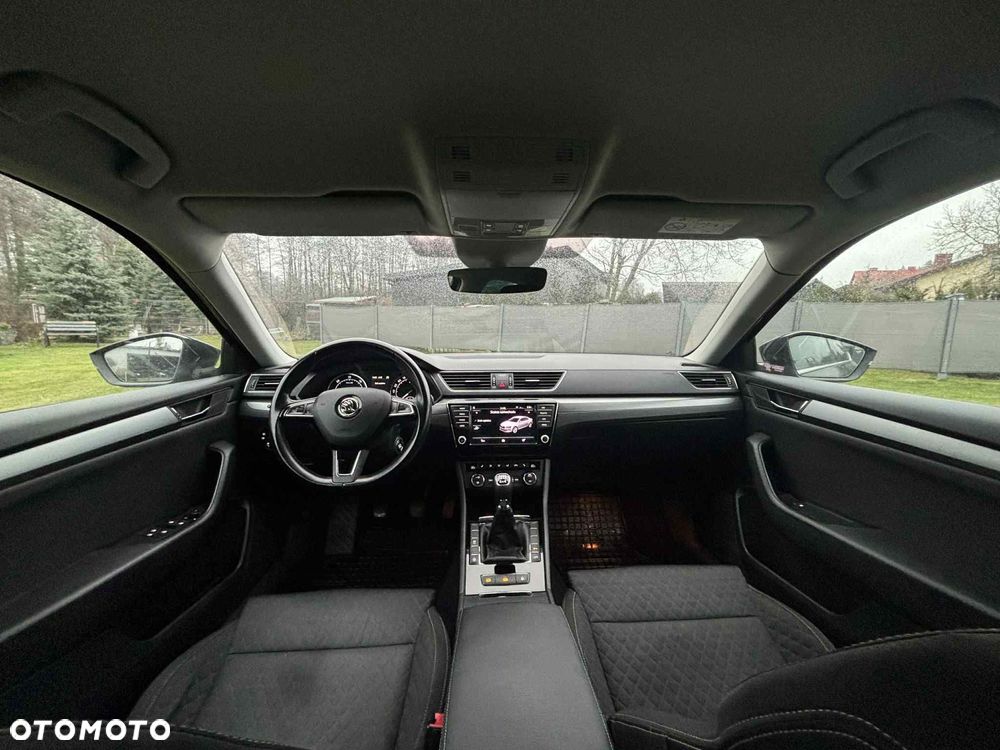 Skoda Superb 2.0 TDI Ambition - 17