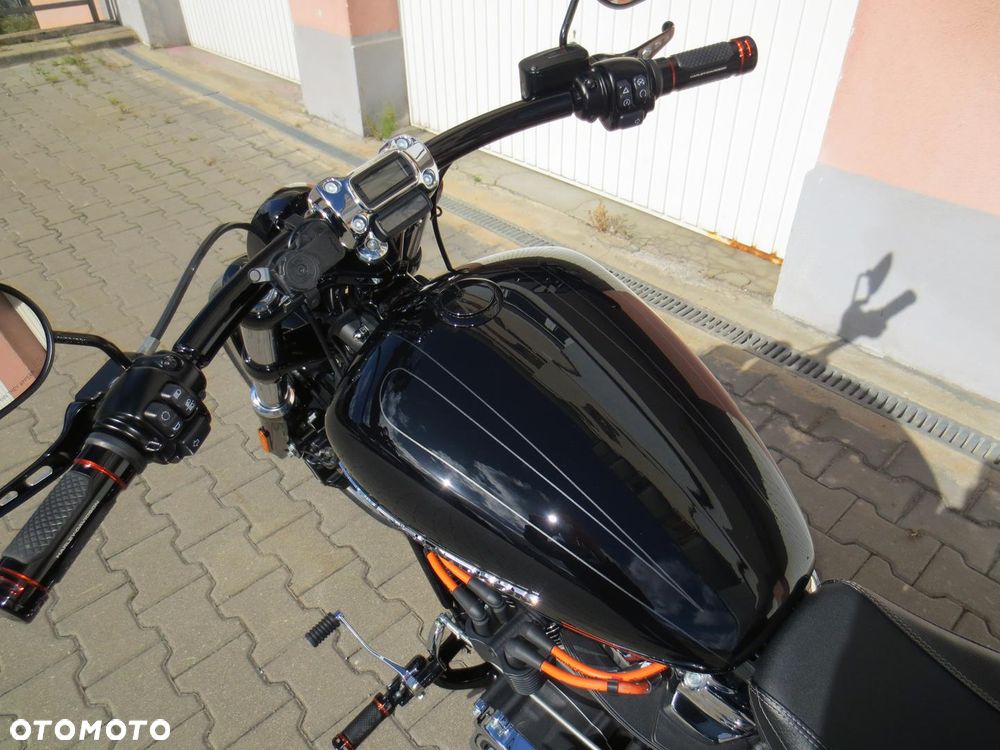 Harley-Davidson Softail Breakout - 10