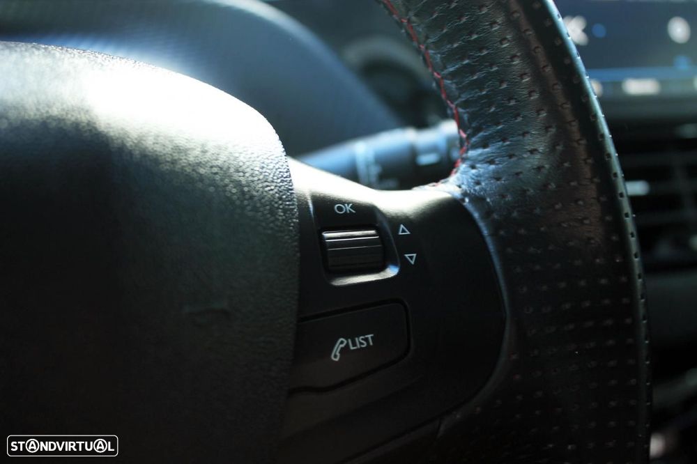 Peugeot 2008 1.6 BlueHDi GT Line - 27