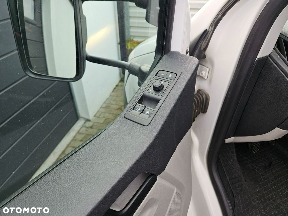 Volkswagen Transporter - 28