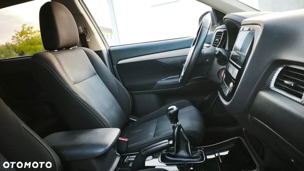 Mitsubishi Outlander - 22