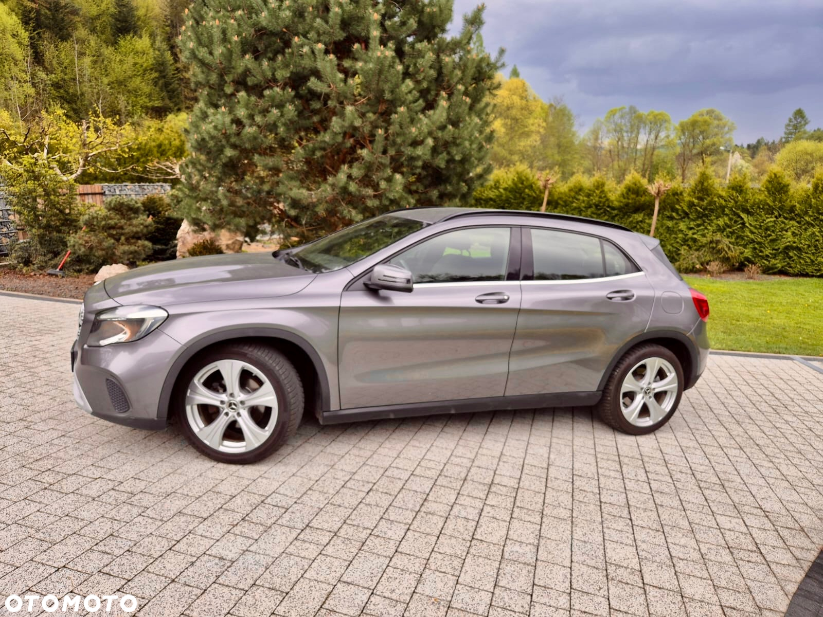 Mercedes-Benz GLA - 9