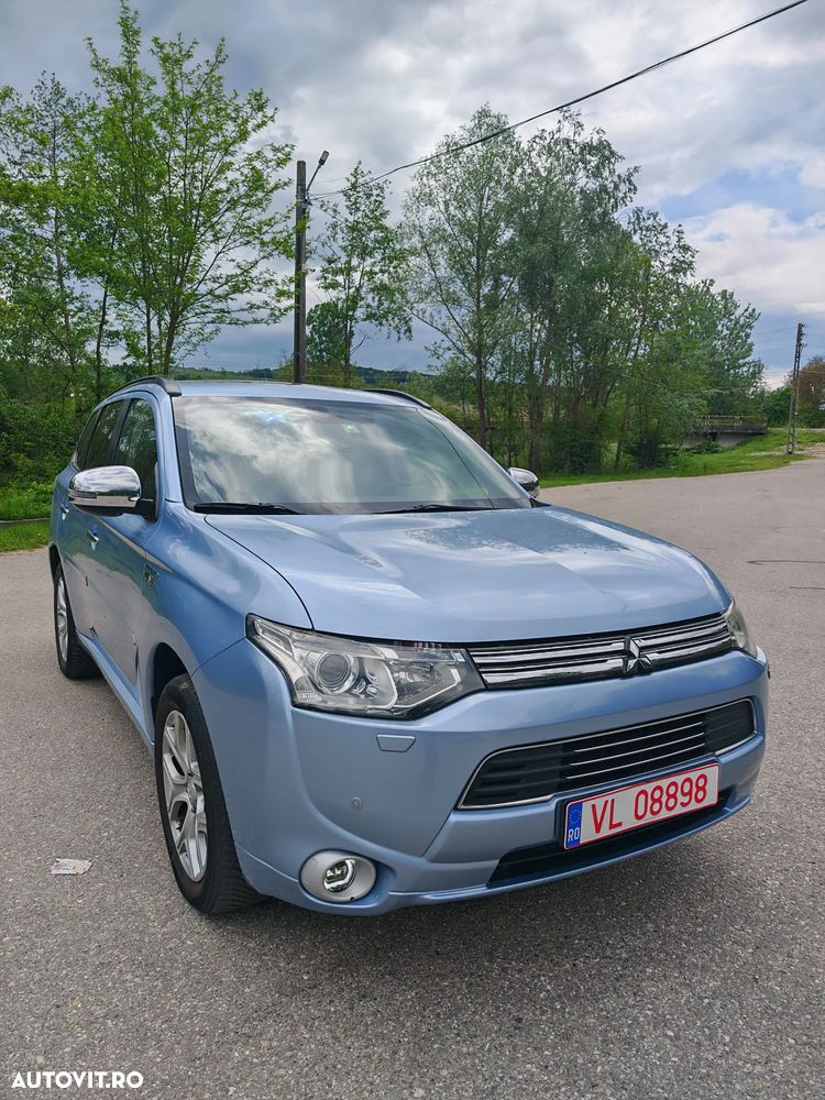 Mitsubishi Outlander - 3