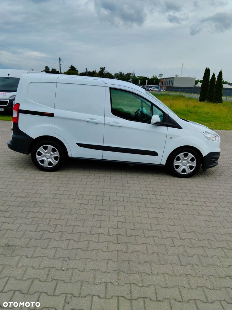 Ford Transit Courier - 4