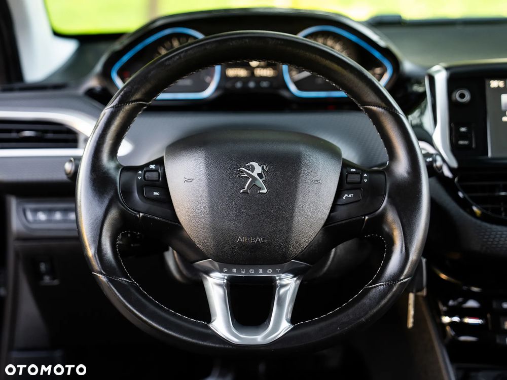 Peugeot 2008 1.2 Pure Tech Allure S&S - 32
