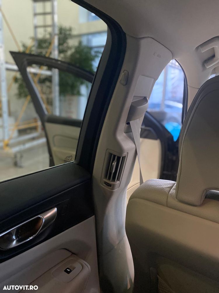 Volvo XC 60 B4 MHEV AT8 FWD Inscription - 19