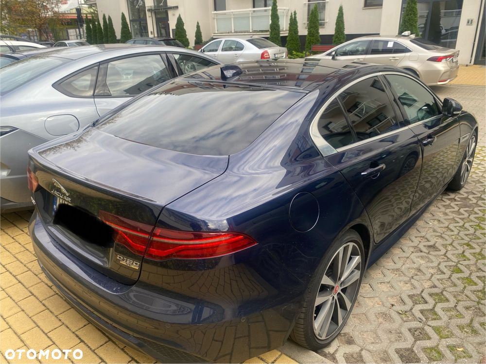Jaguar XE - 4