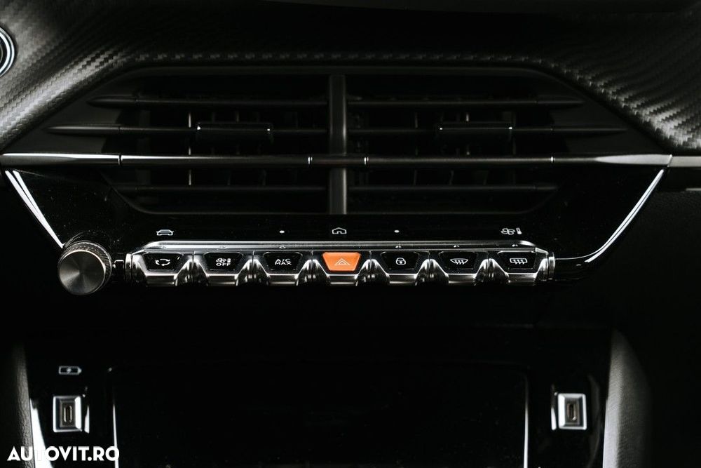 Peugeot 208 - 30