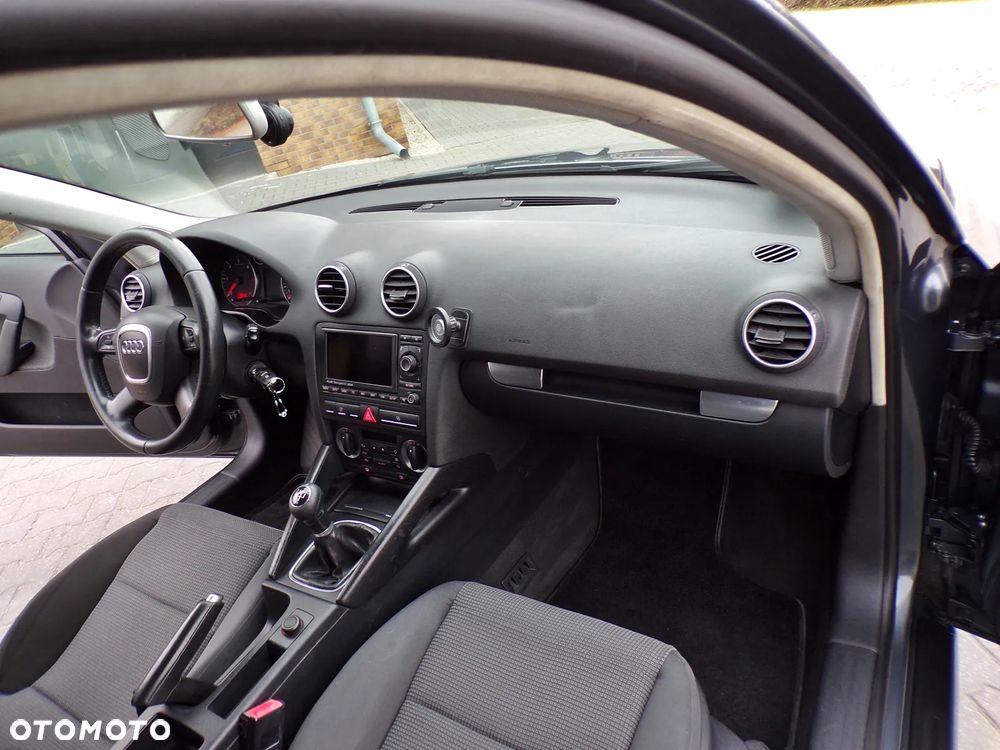 Audi A3 Sportback 1.9 TDI S line Sportpaket plus - 16