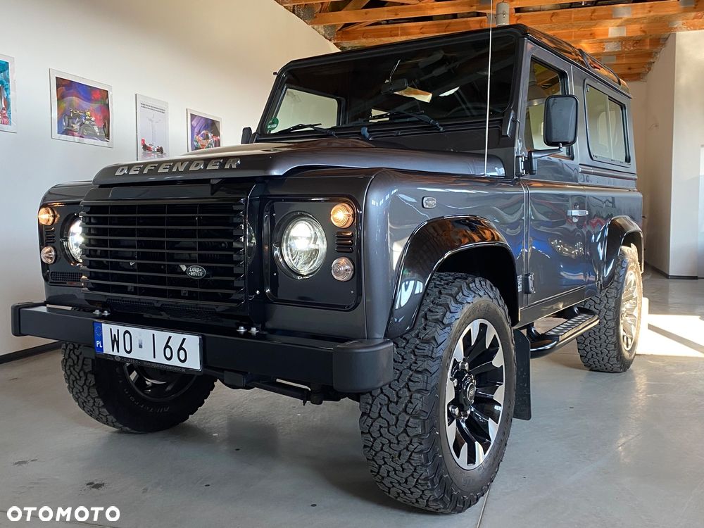 Land Rover Defender - 2