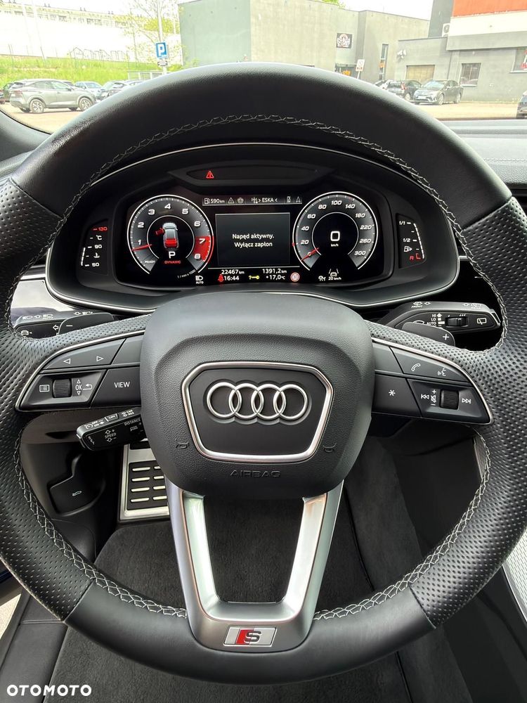 Audi SQ8 - 8