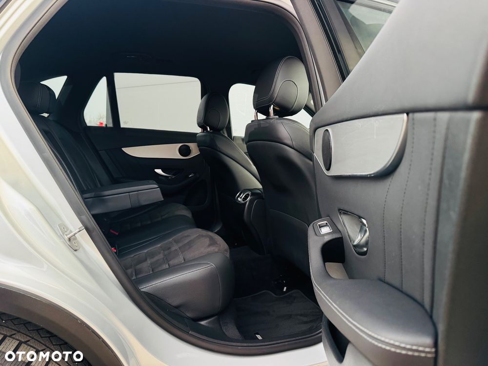 Mercedes-Benz GLC 220 d 4Matic 9G-TRONIC AMG Line Plus - 32