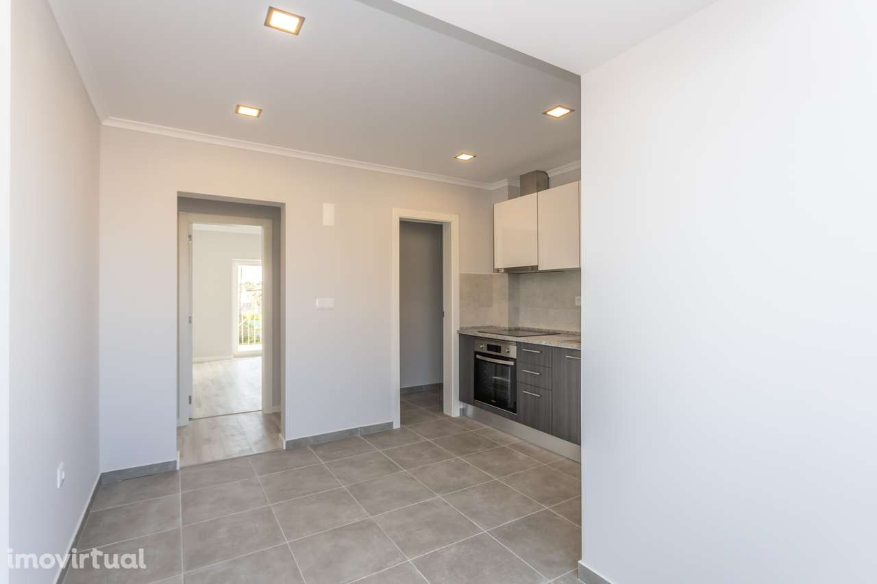 Arrendo Apartamento T1 remodelado- Foros de Amora, Seixal – 750 Eur - Grande imagem: 5/13